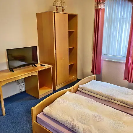 Maccaroni Restaurants & Hotel *