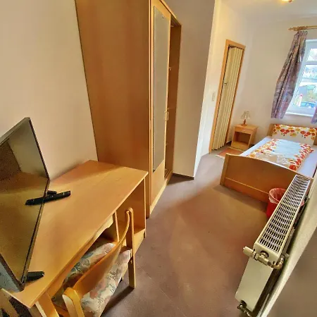 Maccaroni Restaurants & Hotel *