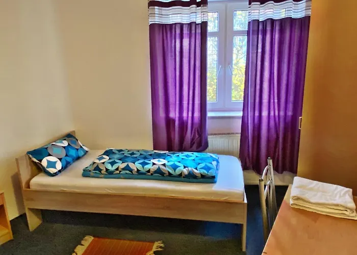 Maccaroni Restaurants & ホテル *