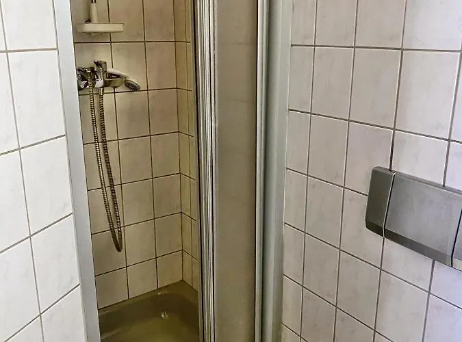 Maccaroni Restaurants & ホテル