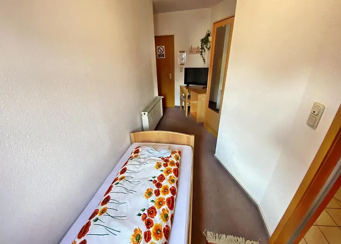 Maccaroni Restaurants & *