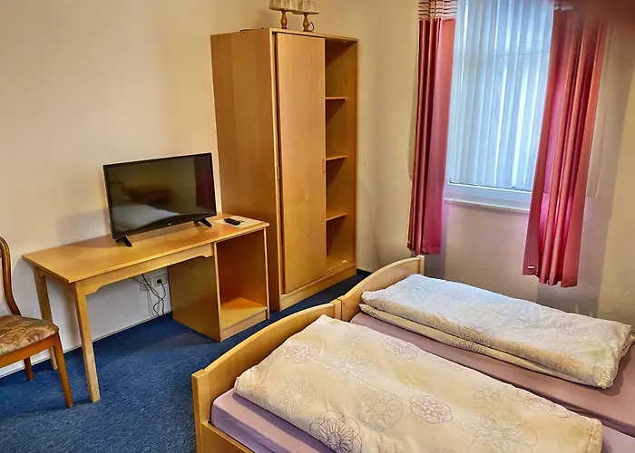 Maccaroni Restaurants & ホテル *