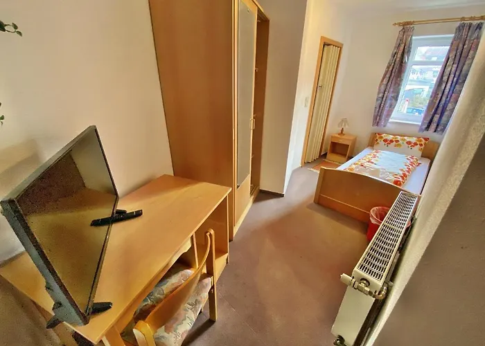 Maccaroni Restaurants & ホテル *