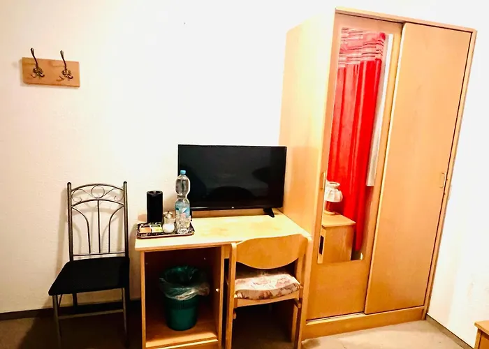 Maccaroni Restaurants & * マイニンゲン