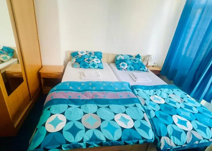 Maccaroni Restaurants & ホテル